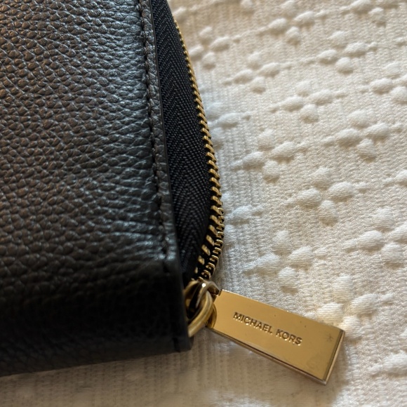 MICHAEL MICHAEL KORS Leather Continental Wristlet - Picture 4 of 5